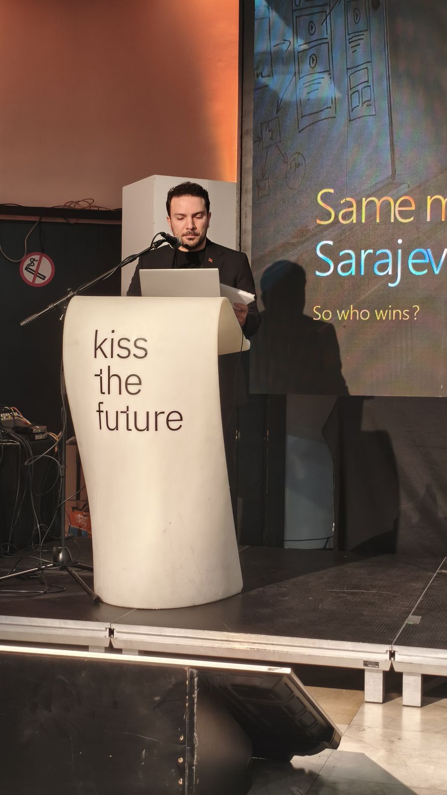 Uraz Yekeler speaking on the Research Stage